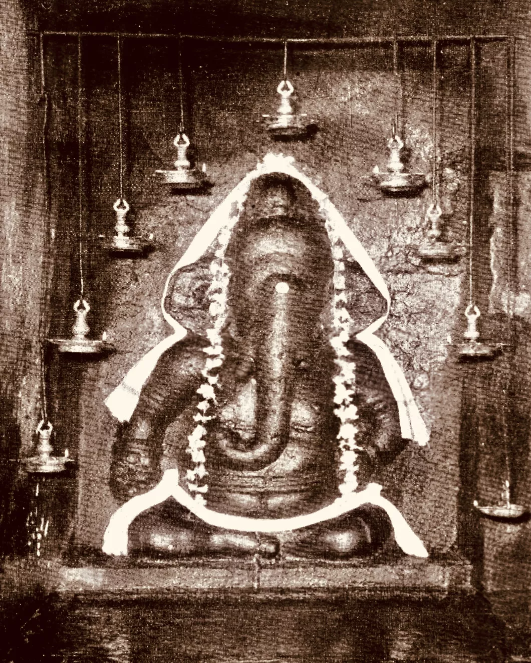 7th-century_Karpaka_Vinayakar_temple,_Pillayarpatti_Pillayar_Koil,_Tiruppathur_Tamil_Nadu